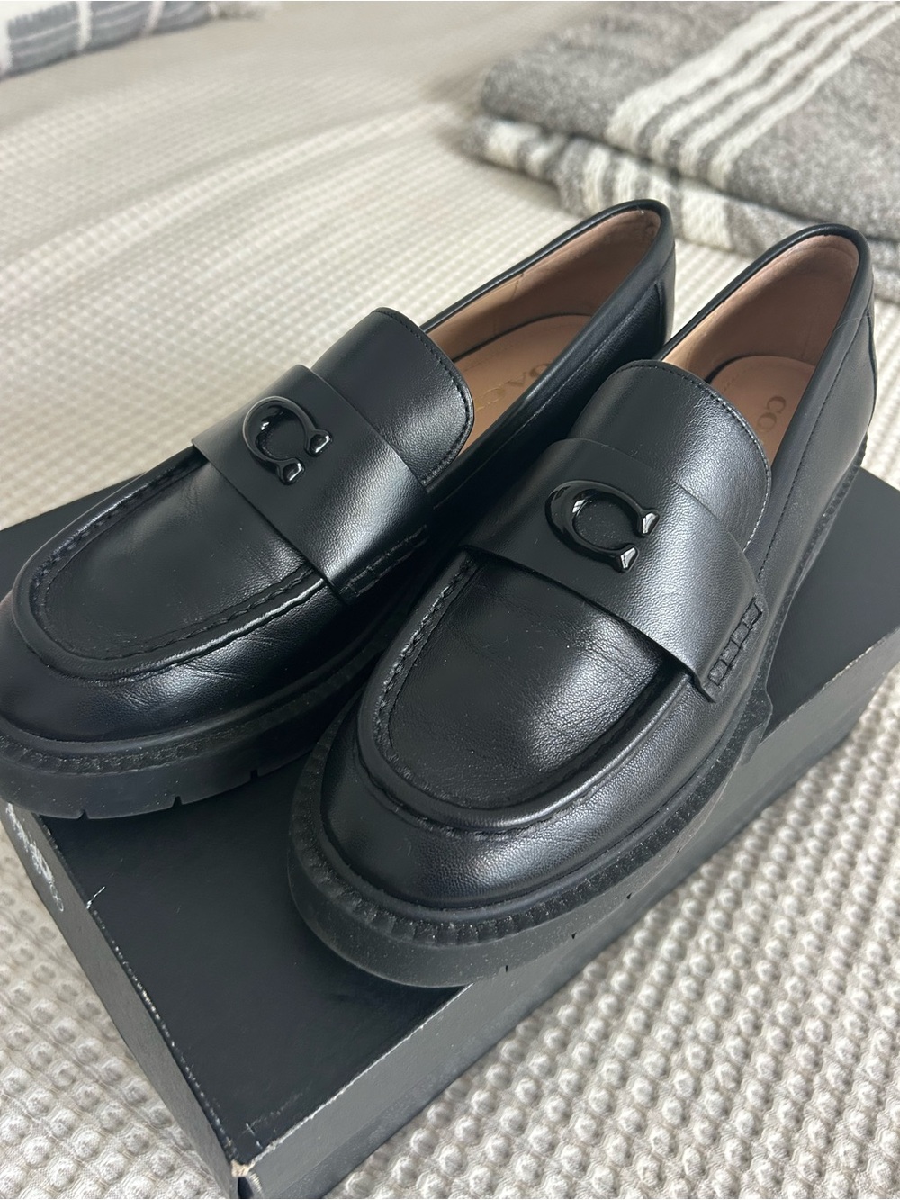 Coach Leah Leather Loafers size 8.5B LIKE NEW